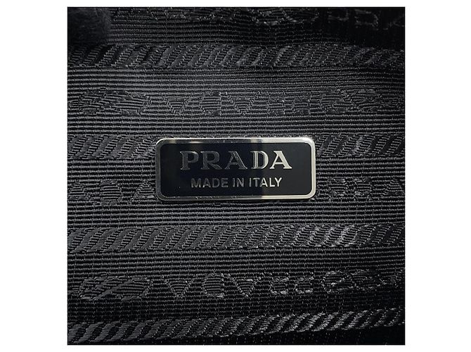 Prada Schultertasche aus Leder Triangle Mini Weiß - Ansicht 11