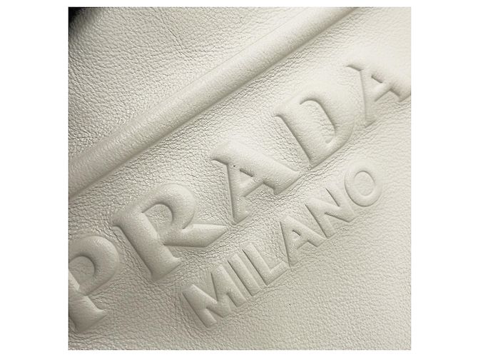 Prada Schultertasche aus Leder Triangle Mini Weiß - Ansicht 7