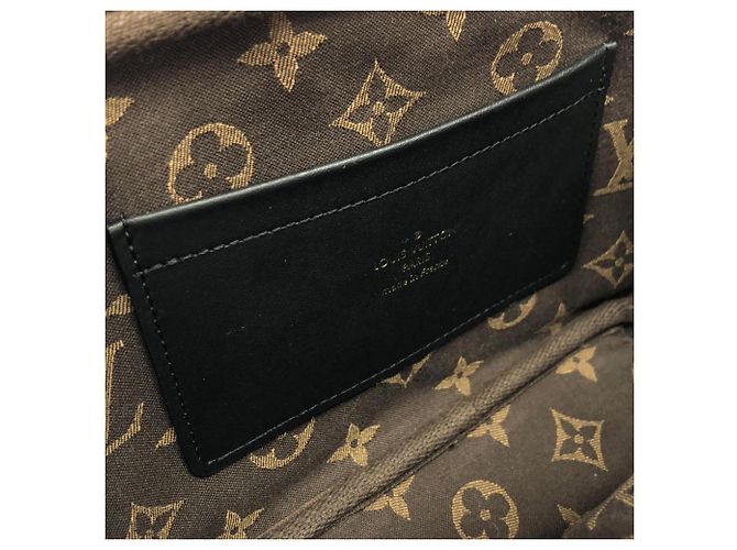 Borsa a tracolla Louis Vuitton Utility Crossbody M80450 Nero - vista 10