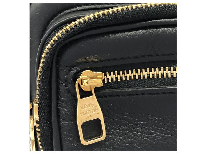Borsa a tracolla Louis Vuitton Utility Crossbody M80450 Nero - vista 4