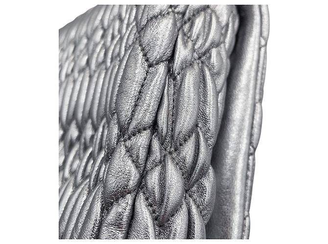 Bolsa de Ombro Miu Miu Matelassé Prata - vista 7
