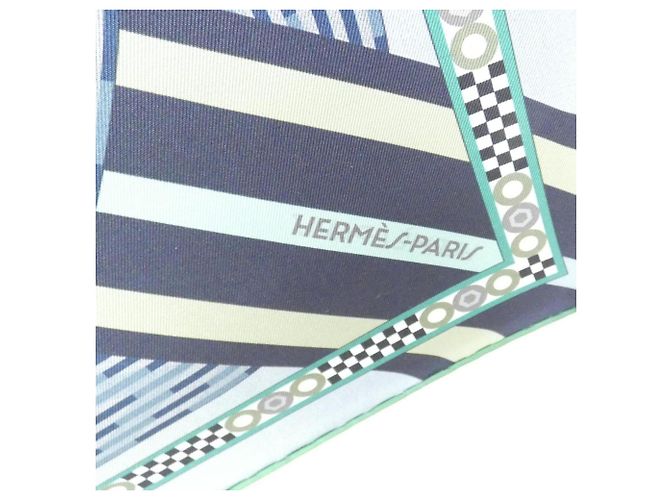 Hermès Hermes A LA LUMIERE DU FLAMBEAU Double Face Schal Blau - Ansicht 3
