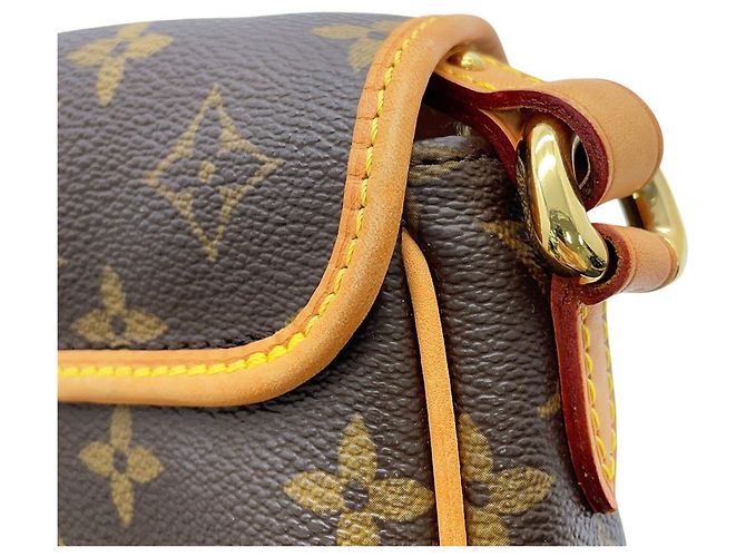 Bolso Louis Vuitton Monogram Tikal PM Castaño - vista 8
