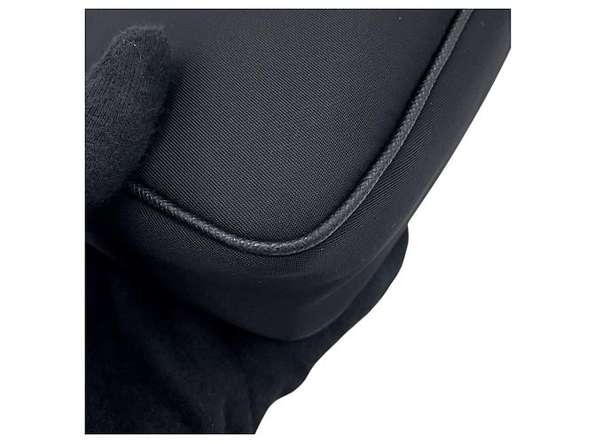 Prada Re-Edition Schultertasche aus Micro-Nylon Tessuto Schwarz - Ansicht 7