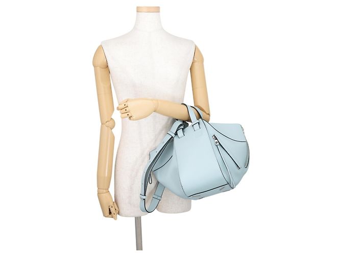 mala Loewe Hammock Small em pele de vitelo Azul - vista 4