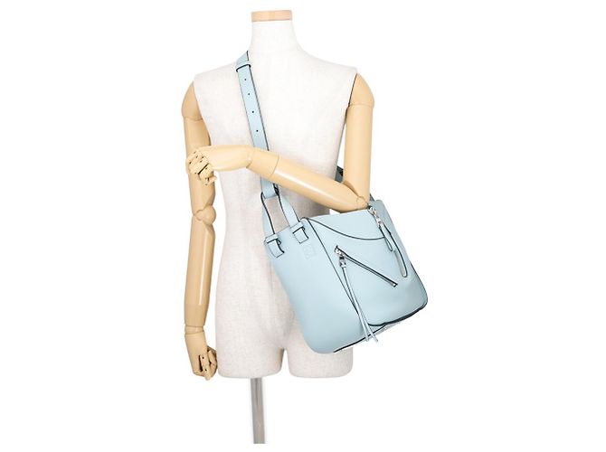 mala Loewe Hammock Small em pele de vitelo Azul - vista 5