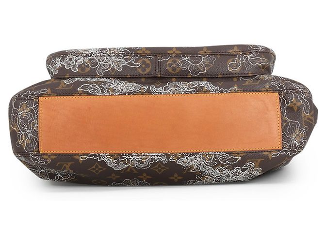 Bolsa de Ombro com Corrente Louis Vuitton Monogram Dentelle Bege - vista 3