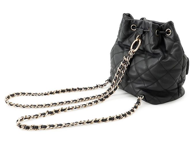 Mochila Chanel em couro Matelassé Preto - vista 2