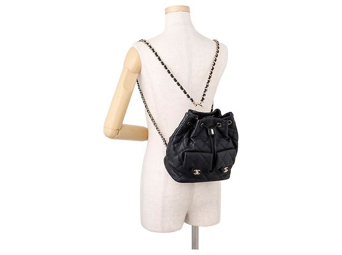 Mochila Chanel em couro Matelassé Preto - vista 4
