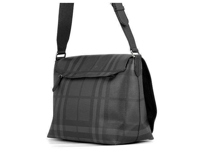 Bolsa de Ombro Burberry Nova Check Preto Multicor - vista 2