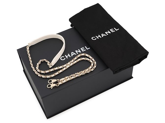 Borsa a tracolla Chanel Matelassé Bianca Bianco - vista 18