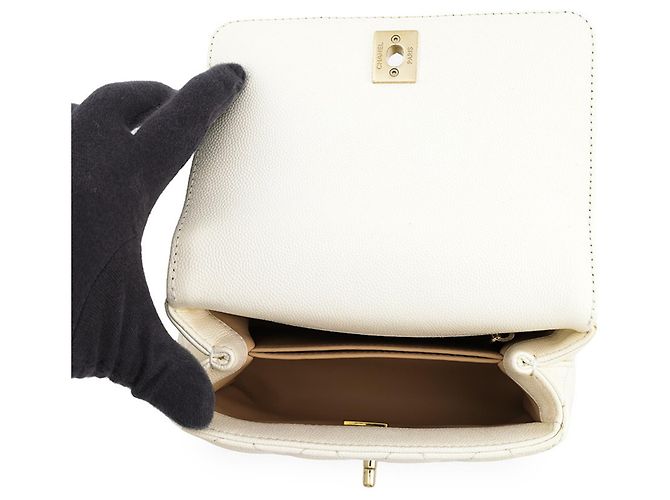 Borsa a tracolla Chanel Matelassé Bianca Bianco - vista 6