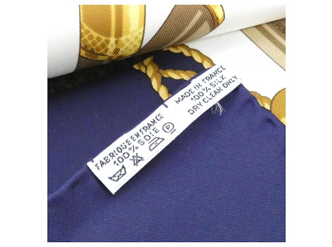 Silk In Hermès Carré Hermes LES OISEAUX DU ROY Bianco Blu - vista 4