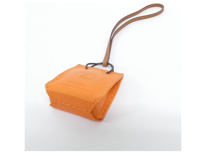 Charm per borsa Hermès Rosso Oro Agneau Milo D'oro - vista 3