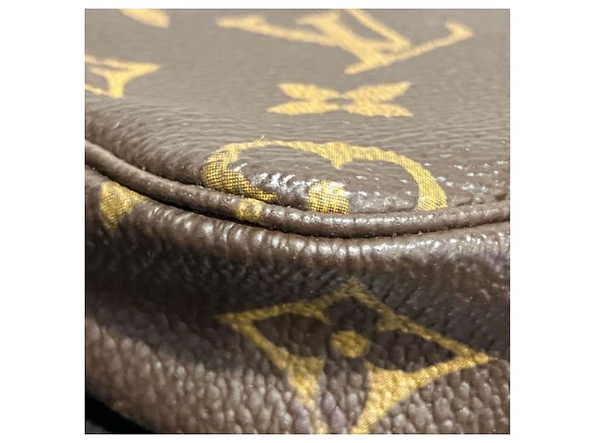 Bolsa Louis Vuitton Mini Pochette Accessoires Marrom Monograma - vista 5