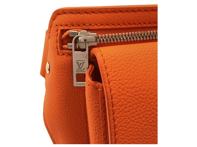 Borsa a tracolla Louis Vuitton LV Aerogram Takeoff Sling M59625 Arancione - vista 5
