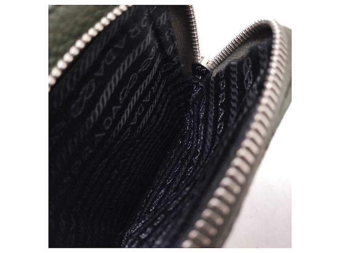 PRADA Schultertasche Triangle 2ZH195 aus Khaki-Leder - Ansicht 10