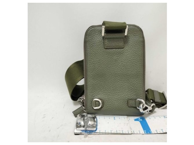 PRADA Schultertasche Triangle 2ZH195 aus Khaki-Leder - Ansicht 2