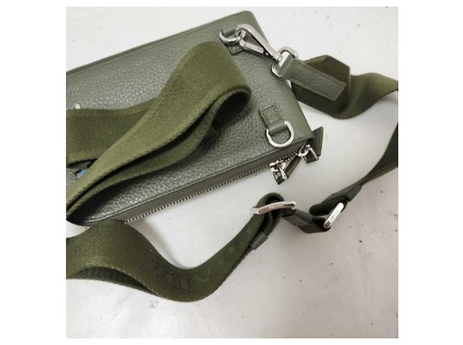 PRADA Schultertasche Triangle 2ZH195 aus Khaki-Leder - Ansicht 3