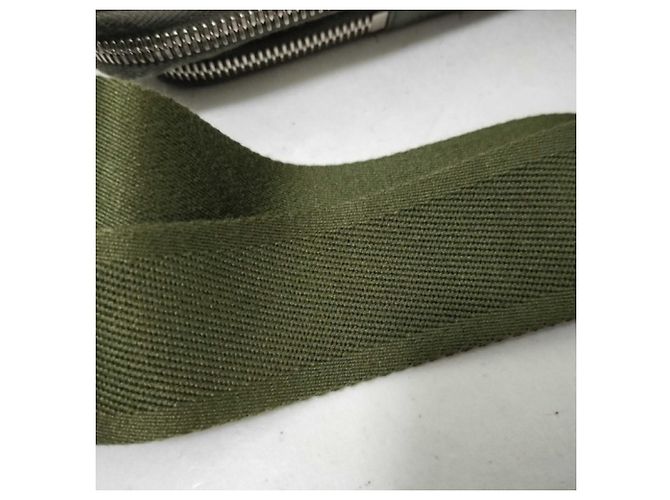 PRADA Schultertasche Triangle 2ZH195 aus Khaki-Leder - Ansicht 4