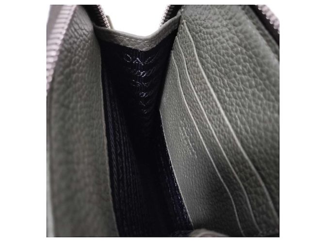 PRADA Schultertasche Triangle 2ZH195 aus Khaki-Leder - Ansicht 8