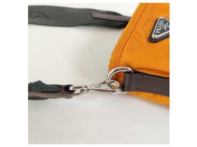 Bolsa de Ombro Triangle Prada RE-NYLON Marrom Laranja - vista 5