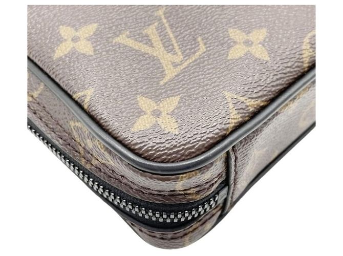 Sac à épaule Louis Vuitton Monogram Pochette Marron Noir - vue 4