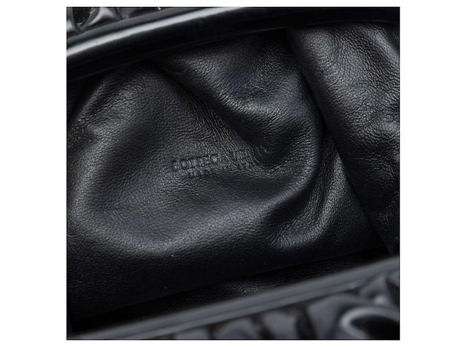 Knot Bottega Veneta The Mini Pouch in vitello spazzolato nero - vista 5