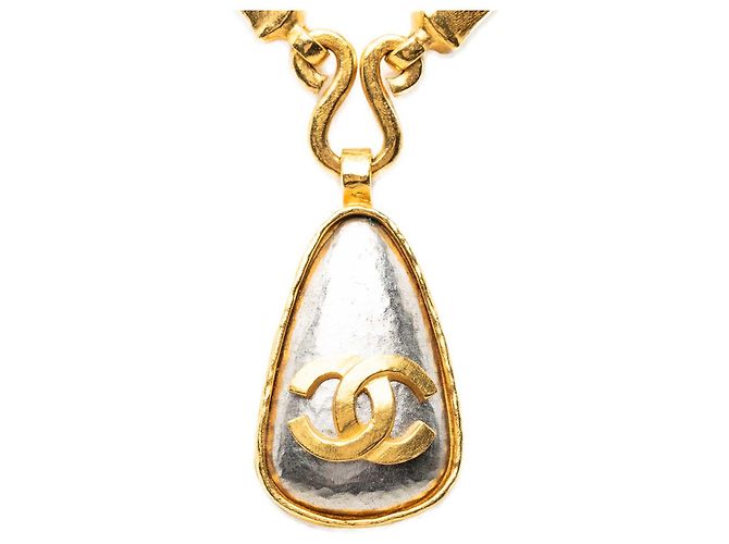 Collana Chanel Gold CC con pendente a goccia placcato oro D'oro - vista 2