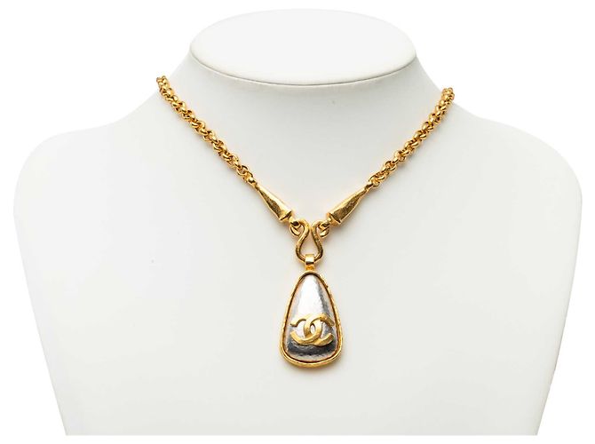 Collana Chanel Gold CC con pendente a goccia placcato oro D'oro - vista 6