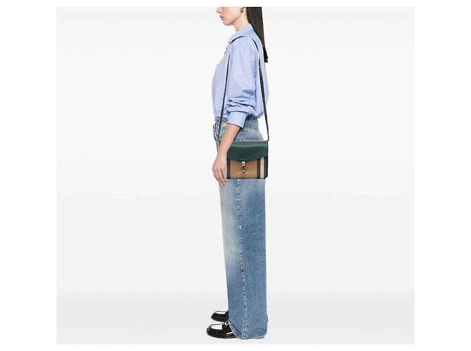 Sac bandoulière Derby Macken Burberry en cuir vert et toile House Check, petit modèle Vert foncé - vue 6