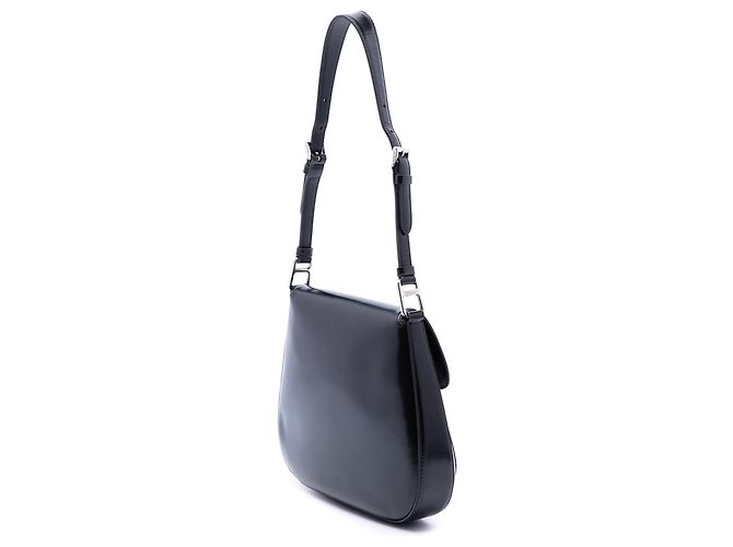 Prada Cleo Schultertasche mit Klappe aus Spazzolato-Leder in Schwarz, Medium - Ansicht 2