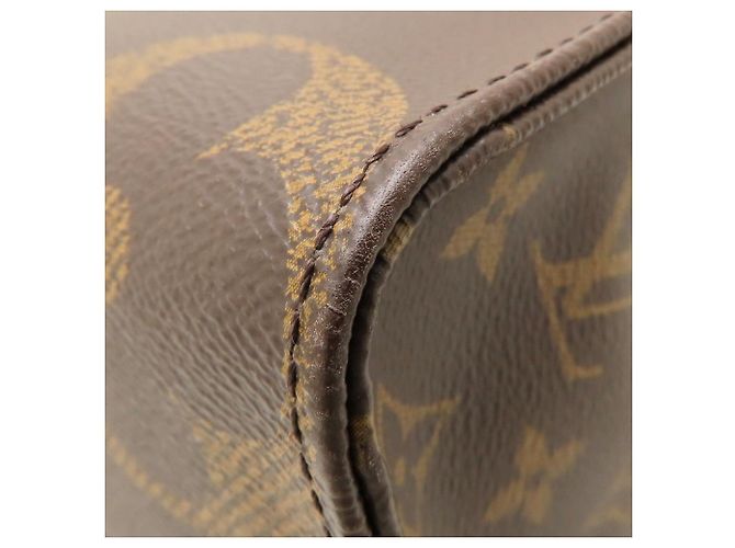 Borsa Tote Louis Vuitton Monogram Giant Reverse OnTheGo MM Marrone Monogramma - vista 13