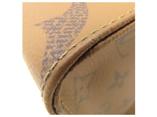 Borsa Tote Louis Vuitton Monogram Giant Reverse OnTheGo MM Marrone Monogramma - vista 16