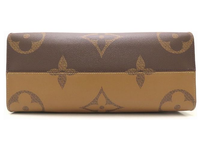 Borsa Tote Louis Vuitton Monogram Giant Reverse OnTheGo MM Marrone Monogramma - vista 3
