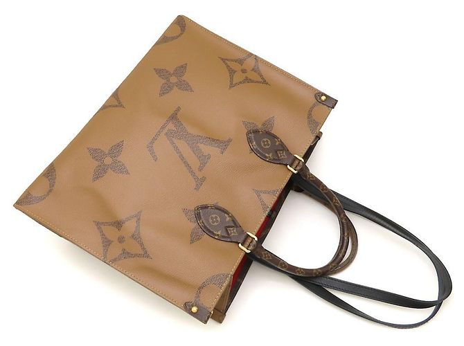 Borsa Tote Louis Vuitton Monogram Giant Reverse OnTheGo MM Marrone Monogramma - vista 4
