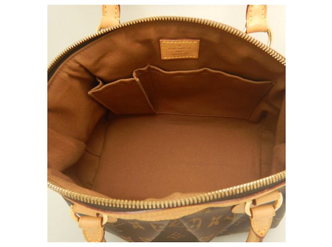Bolsa Louis Vuitton Monogram Tivoli PM Marrom Monograma - vista 17