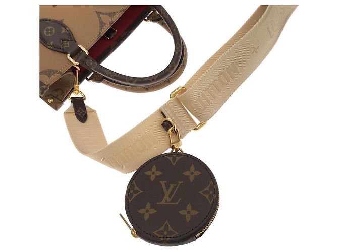 Bolso Louis Vuitton Monogram Giant OnTheGo PM Castaño - vista 6