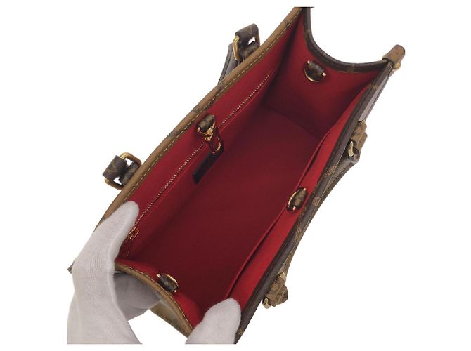 Bolso Louis Vuitton Monogram Giant OnTheGo PM Castaño - vista 7