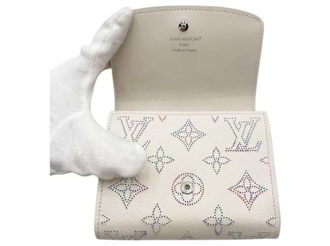 Louis Vuitton Mahina Tri-Fold Wallet Beige - view 5