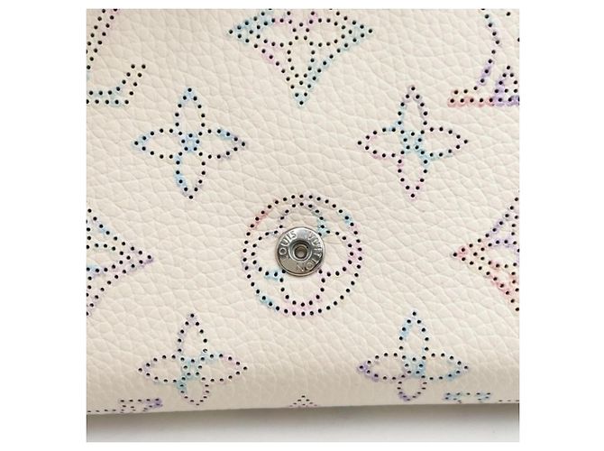 Louis Vuitton Mahina Tri-Fold Wallet Beige - view 6