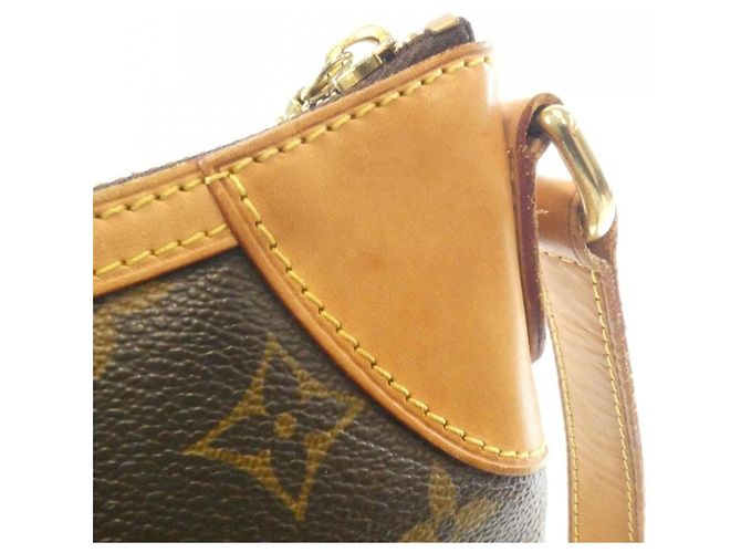 Bolsa de Ombro Louis Vuitton Monogram Odeon PM M56390 Marrom - vista 4
