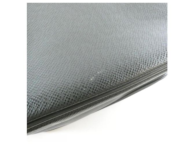 Borsa a tracolla Louis Vuitton Taiga Yaranga M30824 - vista 5