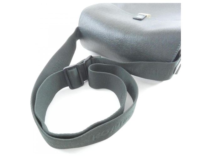 Borsa a tracolla Louis Vuitton Taiga Yaranga M30824 - vista 7
