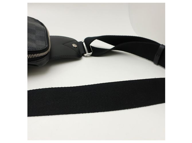 Borsa a tracolla Louis Vuitton Damier Graphite Avenue Nero - vista 10