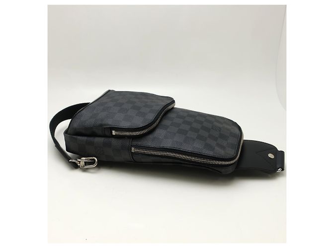 Borsa a tracolla Louis Vuitton Damier Graphite Avenue Nero - vista 4