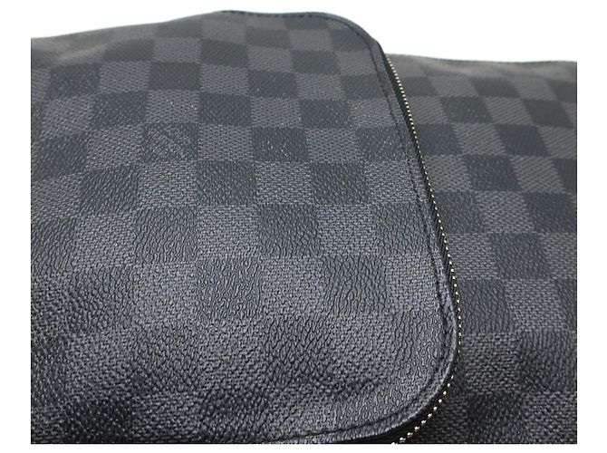 Borsa a tracolla Louis Vuitton Damier Graphite Avenue Nero - vista 8