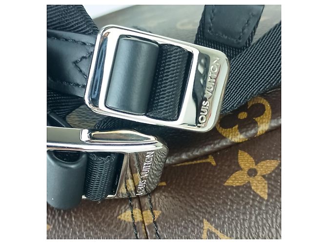 Louis Vuitton Discovery Backpack Brown - view 6