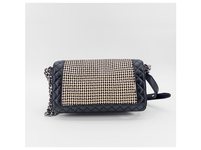Le Boy Chanel Reverso Boy Flap em couro de bezerro trançado Old Medium Preto - vista 2