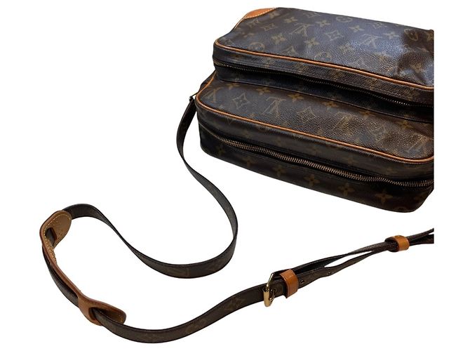 Louis Vuitton Nile Shoulder Bag Brown - view 9